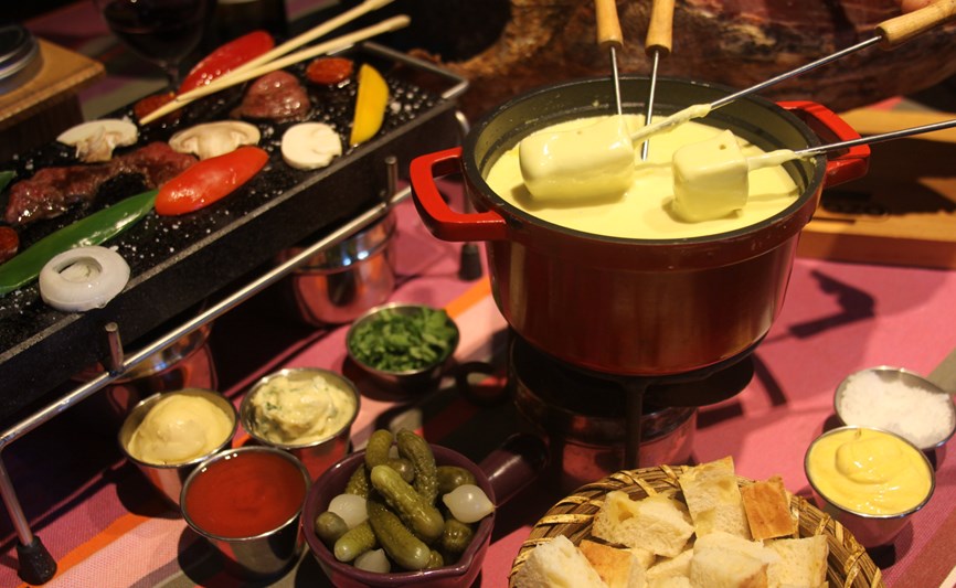 Cheese fondue and pierrade ... the perfect combination!